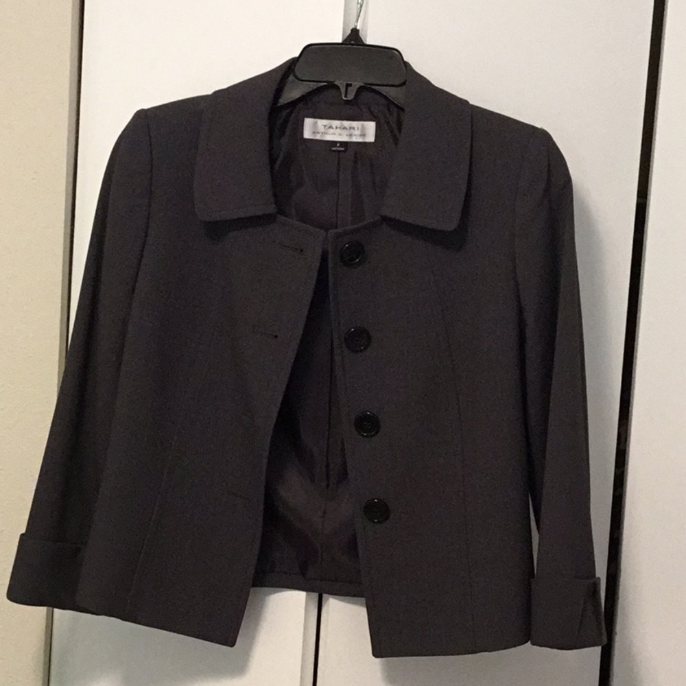 3/4 sleeved suit jacket